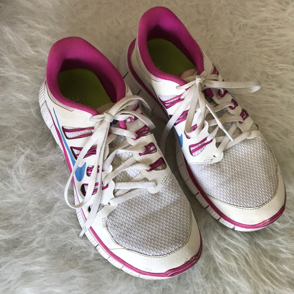 NIKE TENNIS SHOES
